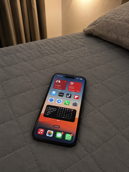 iPhone 15 Pro Max 256GB Negro Reacondicionado | 100% Batería | Liberado de Chip